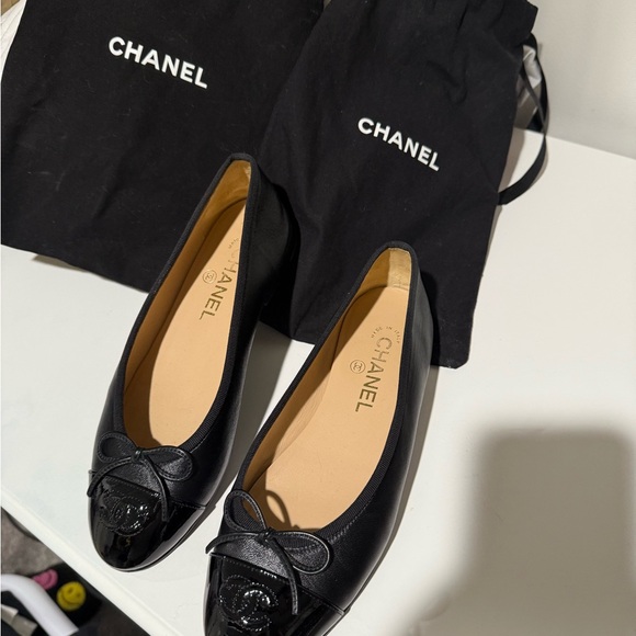 Chanel Black Women's Shoes - Picture 1 of 3
